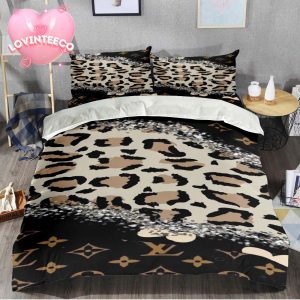 Louis Vuitton Glitter Comparation Of Leopard Print And Black And Golden Monogram Bedding Set